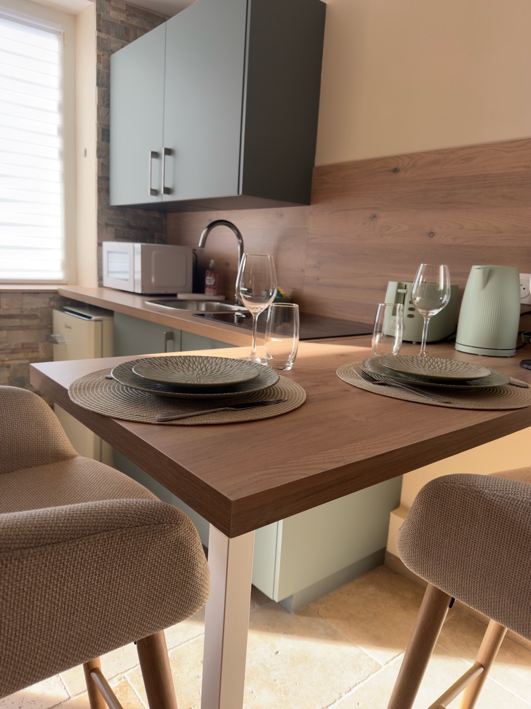 Cuisine équipée privative de la suite L'Inavouable à Marquise