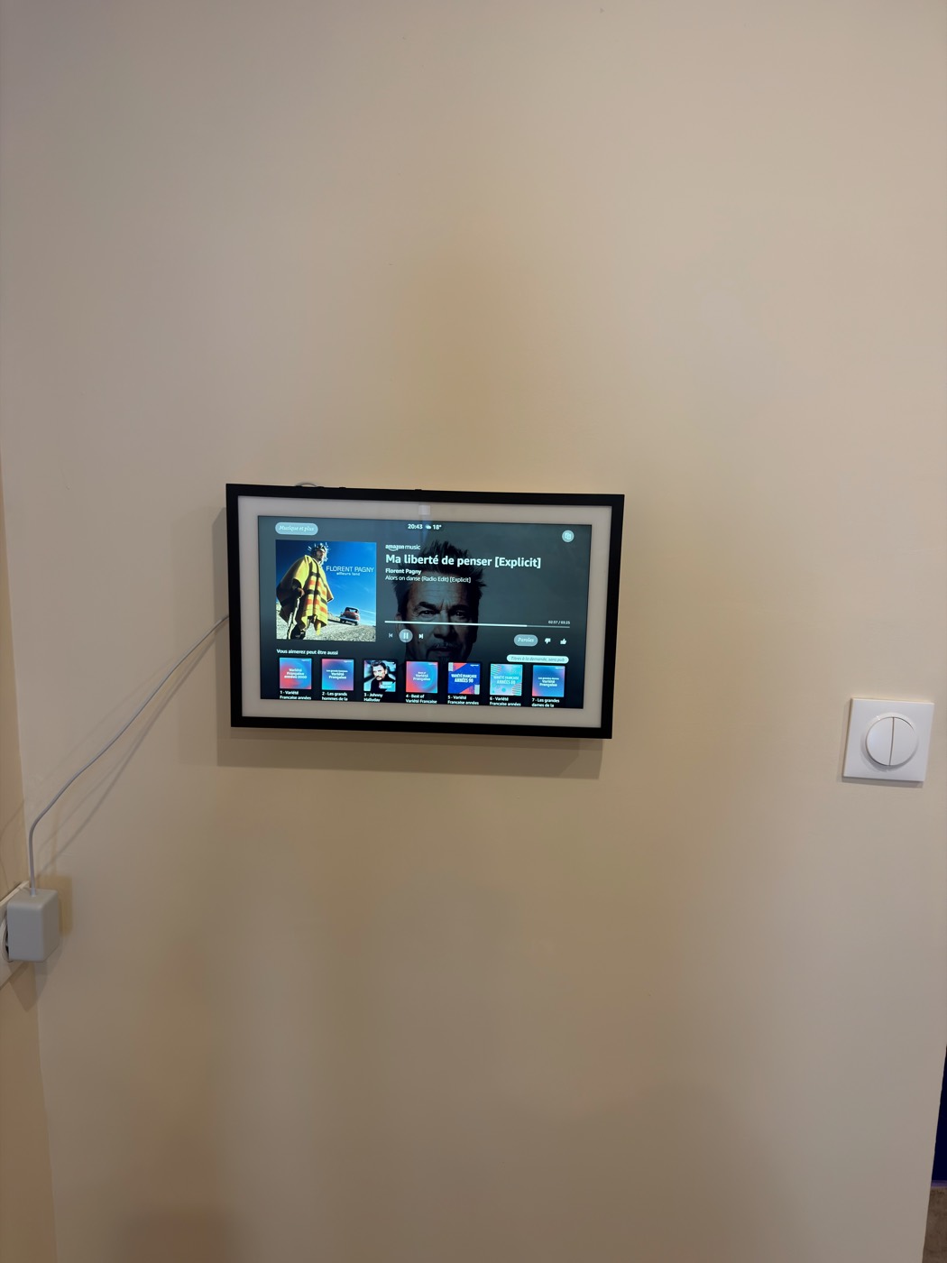 Ambiance musicale et écran tactile de la suite L'Inavouable